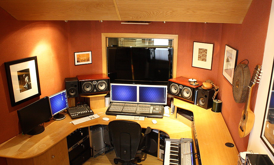 PRODUCTION ROOM WITH LIVE ROOM - WEST LONDON - £1350pcm - AllStudios