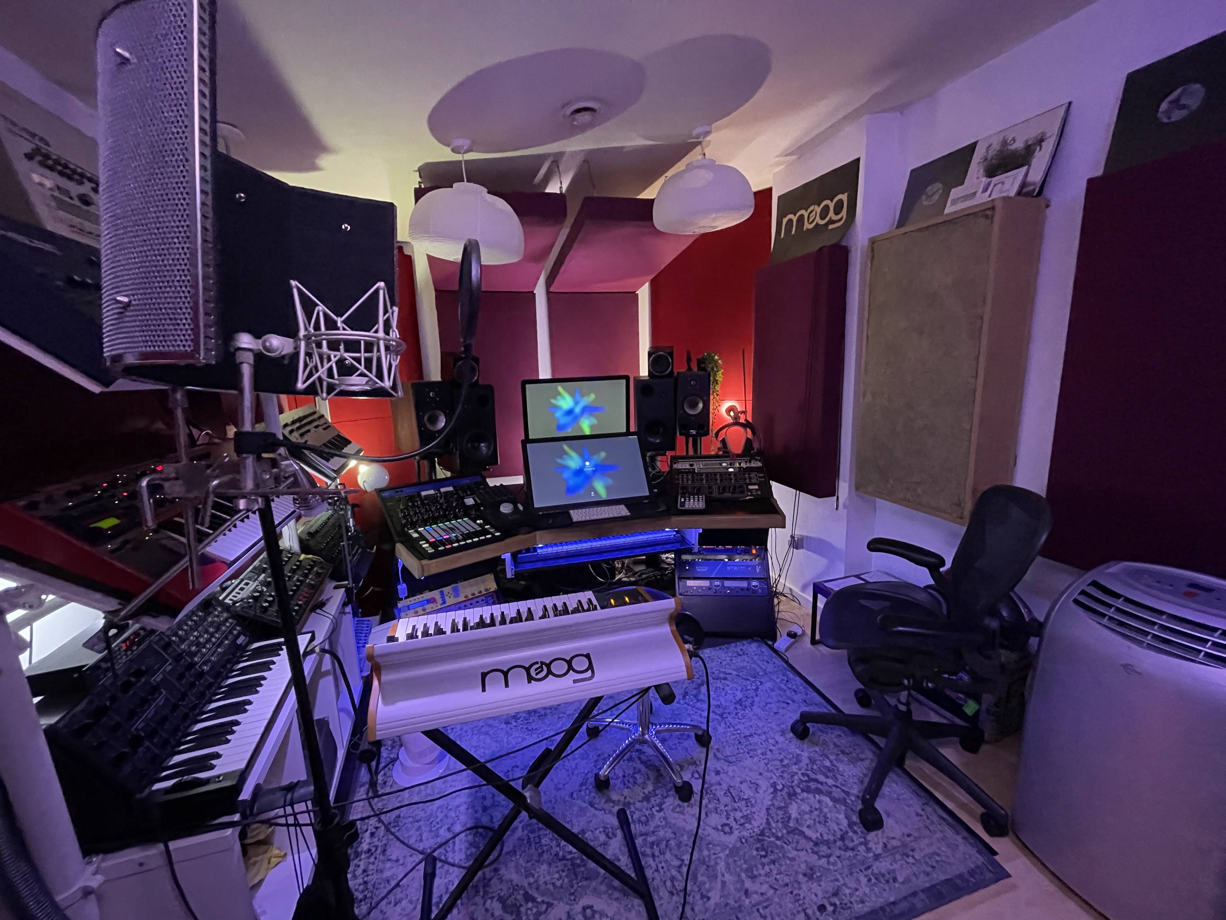 EAST LONDON - HACKNEY WICK - 3 PRODUCTION STUDIOS AVAILABLE - AllStudios