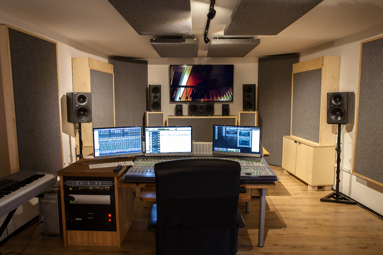 TWO HIGH SPEC PRODUCTION STUDIOS AVAILABLE - SEVEN SISTERS - AllStudios